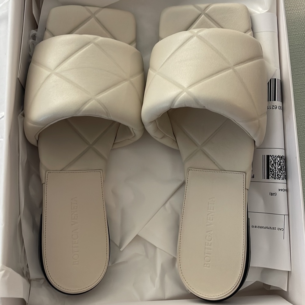 Cream Bottega Veneta sandals